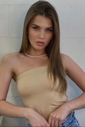 Polina Pristina Escort
