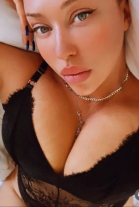 Valentina Rossi – Seductive Suntanned Beauty