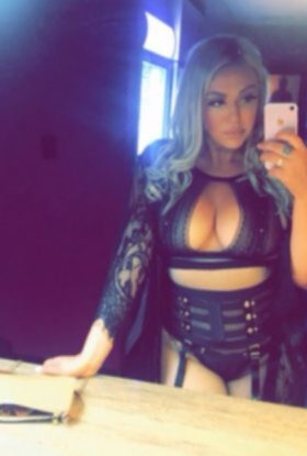 Valentina Rossi – Seductive Suntanned Beauty