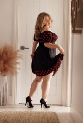 Faye Foxx – Young Blonde curvy elegance