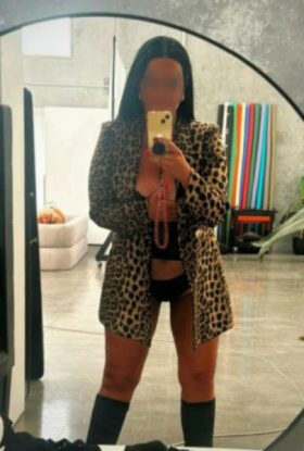 Quinn XX – Busty Brunette Perth Escort