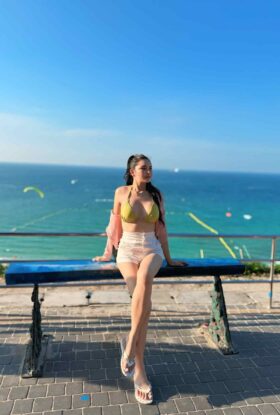 Jenny – Thai Girl in Singapore