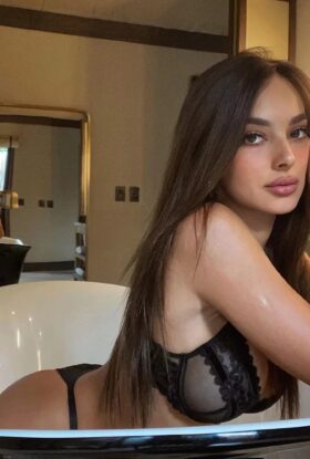 Lauren – Dubai escorts