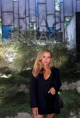 Elegant Escort Siren