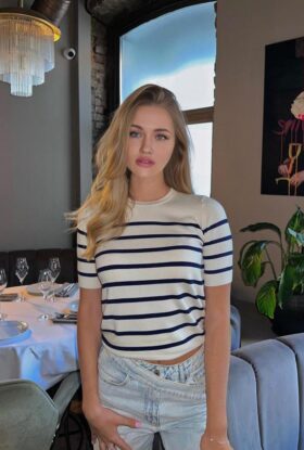 Elegant Escort Siren